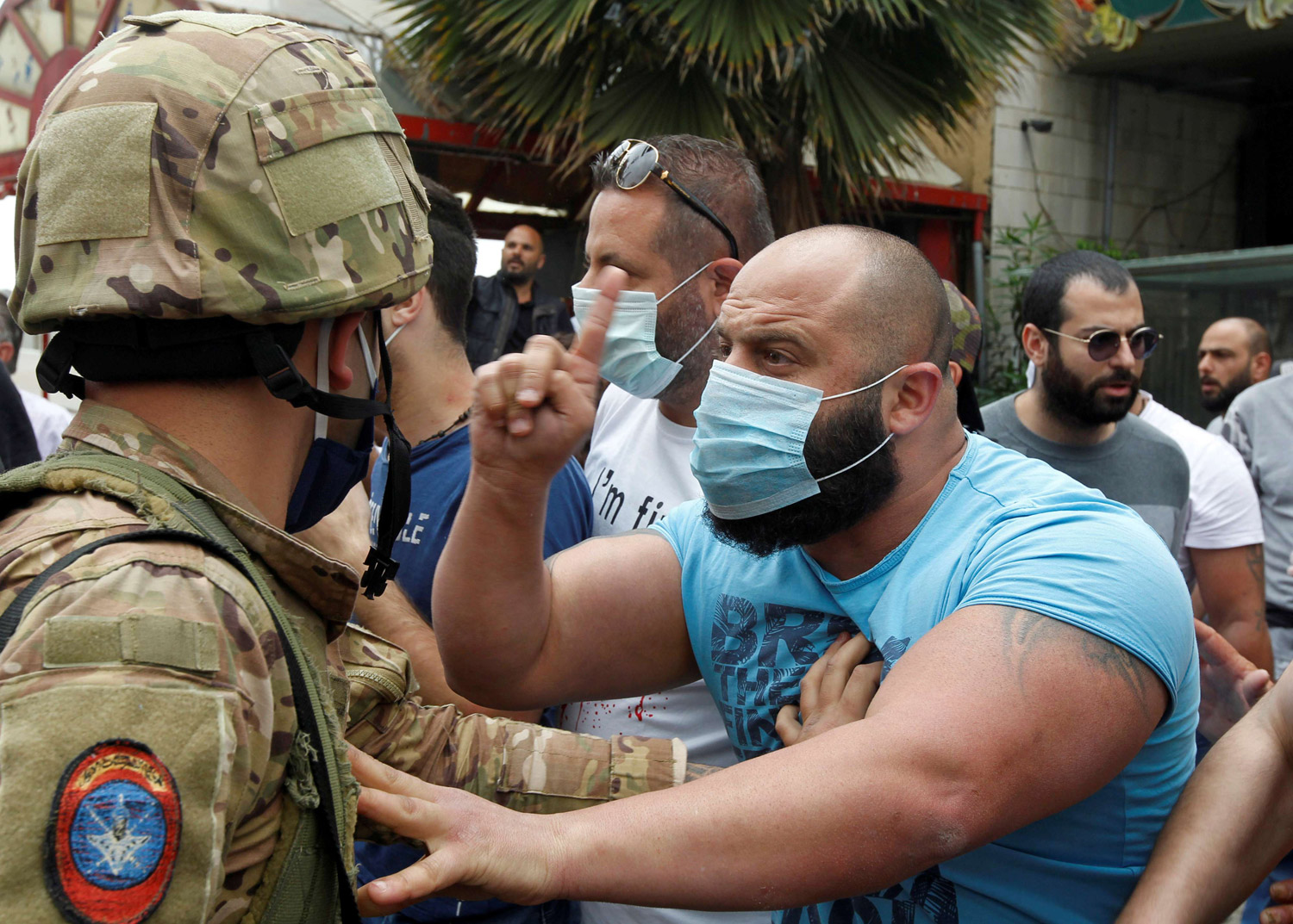 غضب في لبنان بسبب إهانة خط الدفاع الاول لحمايتهم من الوباء