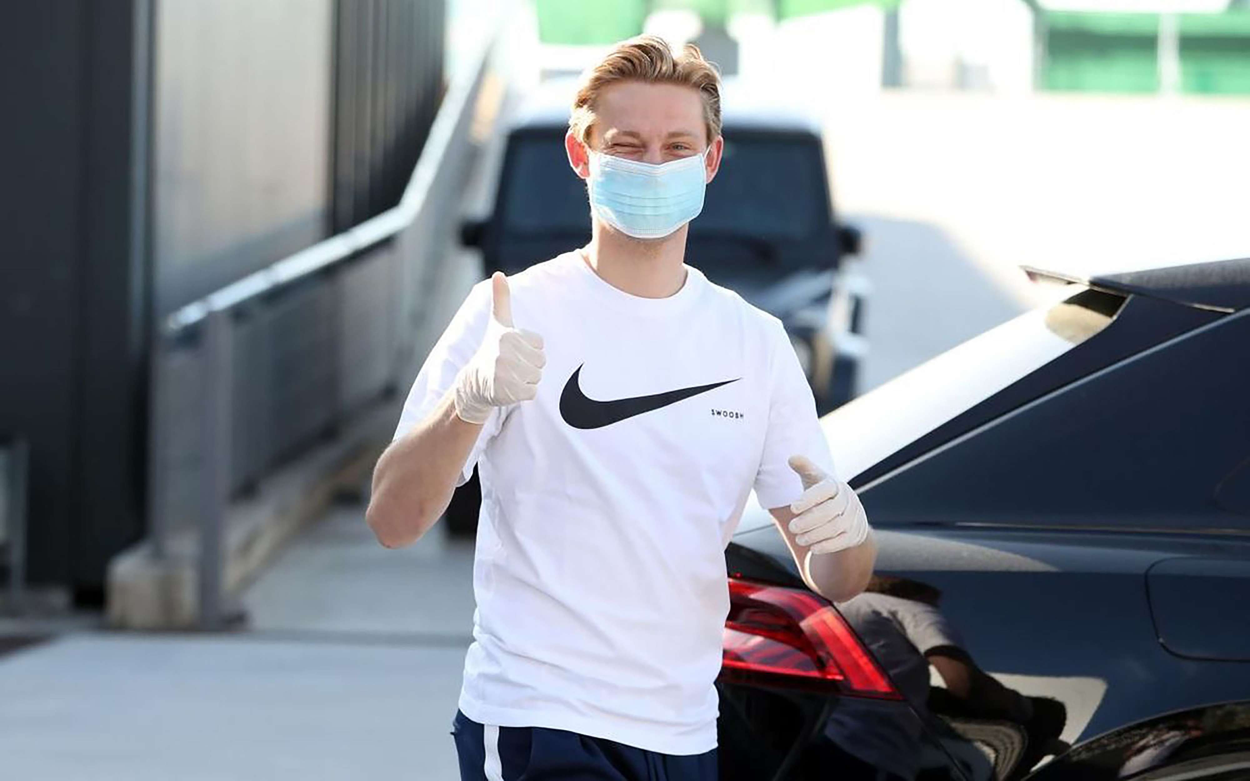 دي يونغ سعيد للاندماج مجددا مع المستطيل الأخضر