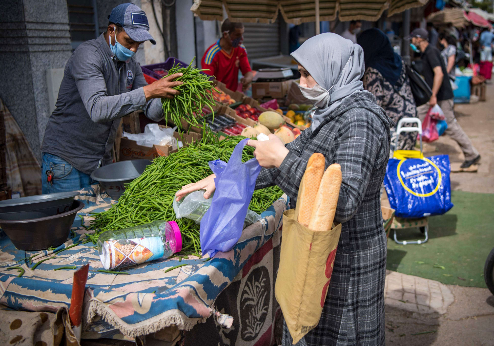 الأزمة تلقي بظلال ثقيلة على حياة الجزائريين المعيشية