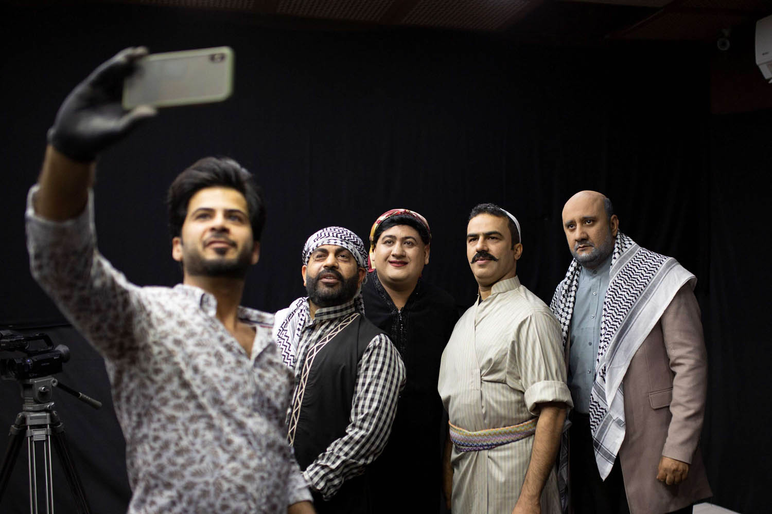 سيلفي لطاقم مسلسل كوميدي عراقي