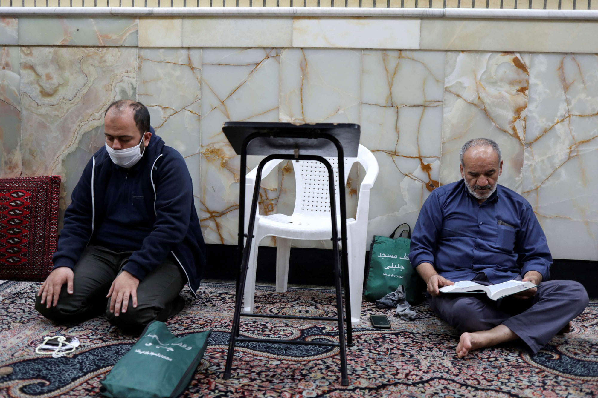 تفشي كورونا السريع دفع ايران لاغلاق المساجد