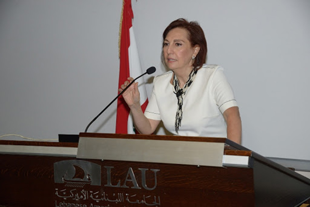 رسالة من مولوي الى 'الصبايا القاعدين في بيوتهن'