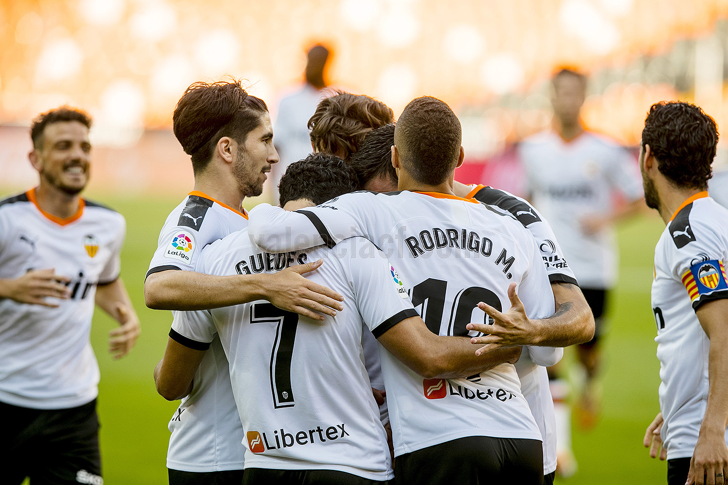 بلنسية يحتفل بالفوز (الصورة من حساب النادي على تويتر)