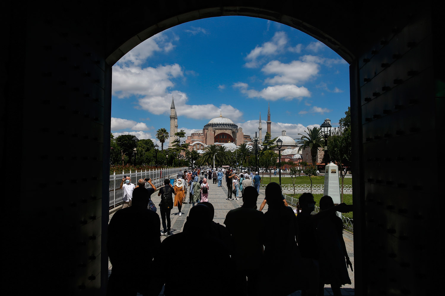 أردوغان وحزبه يدخلان بتركيا في نفق مظلم