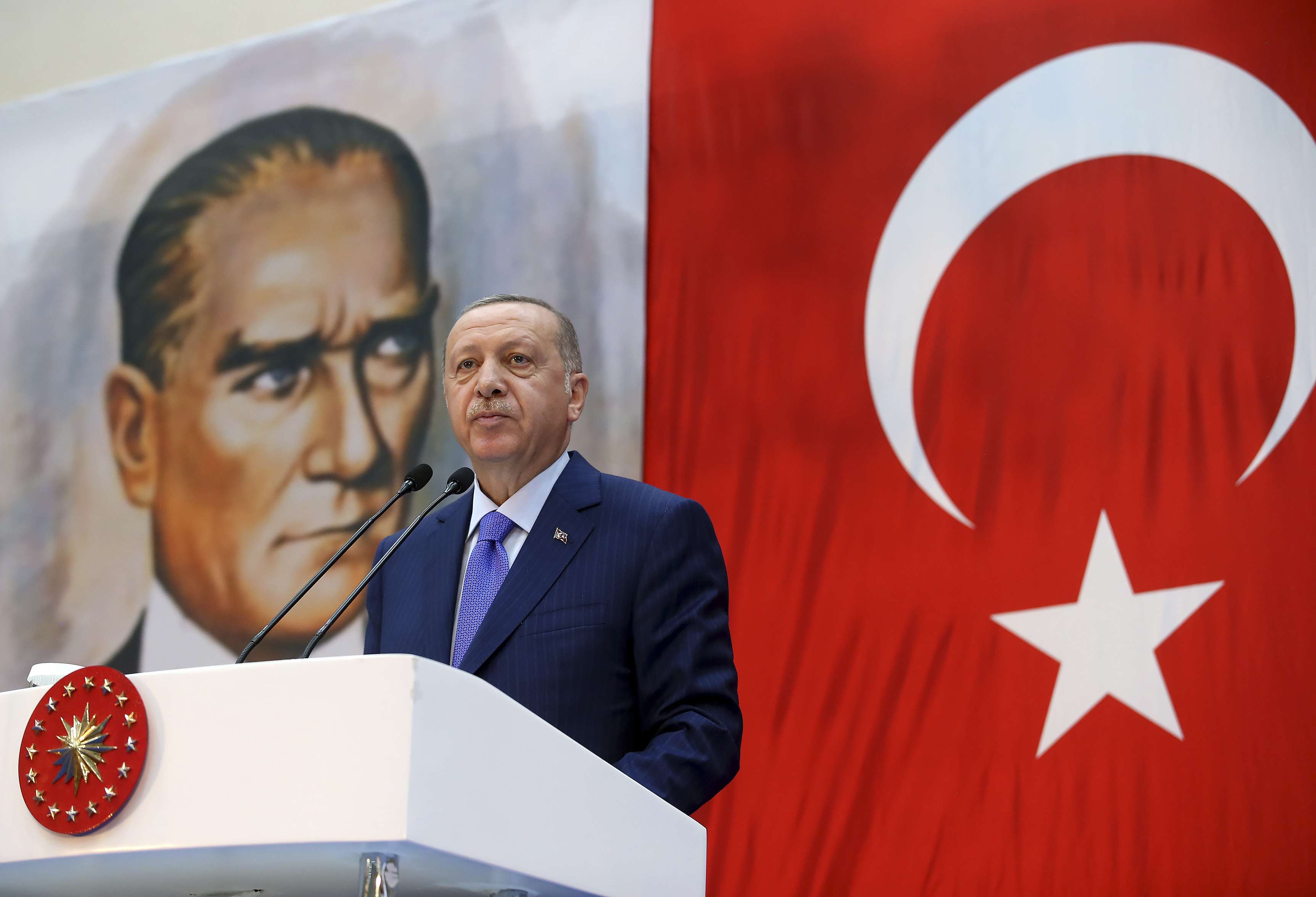 'اردوغان يلغي ارث اتاتورك'
