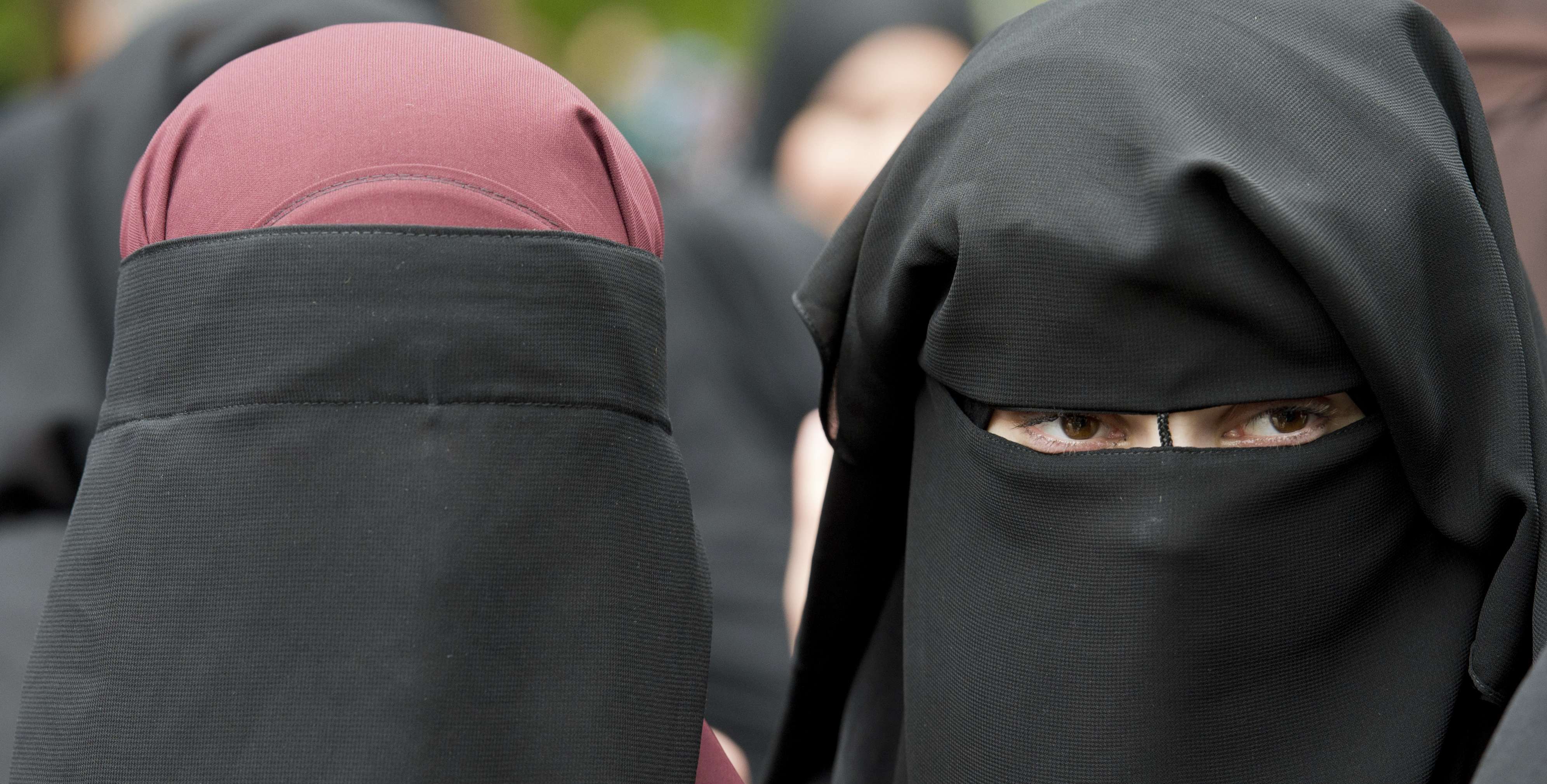 تحذيرات فرنسية من نشاط مريب لجماعات الاسلام السياسي لهيمنة على المجتمع