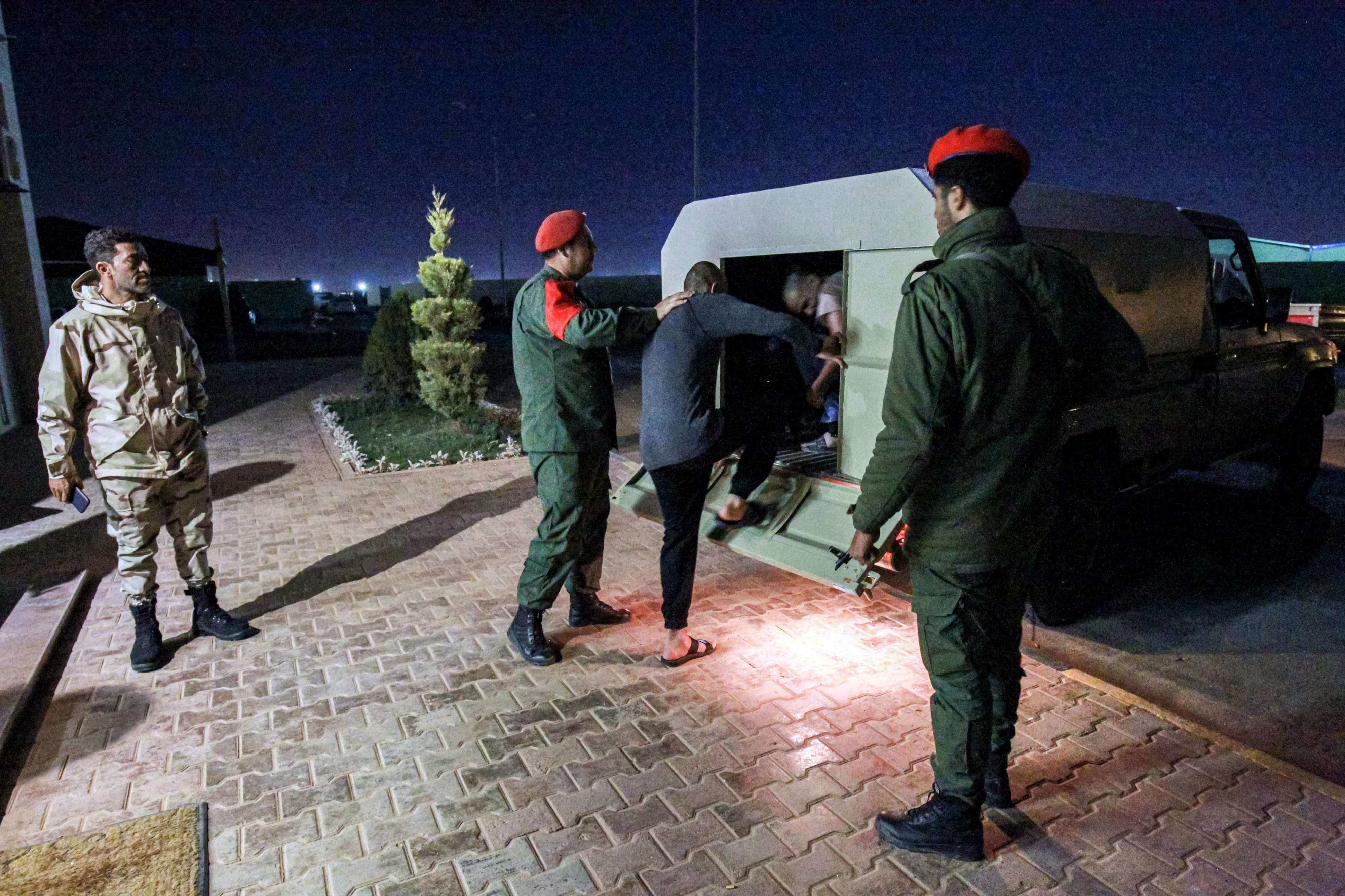 الجيش الوطني الليبي القى القبض على عدد من المرتزقة بينهم قيادات سابقة في داعش