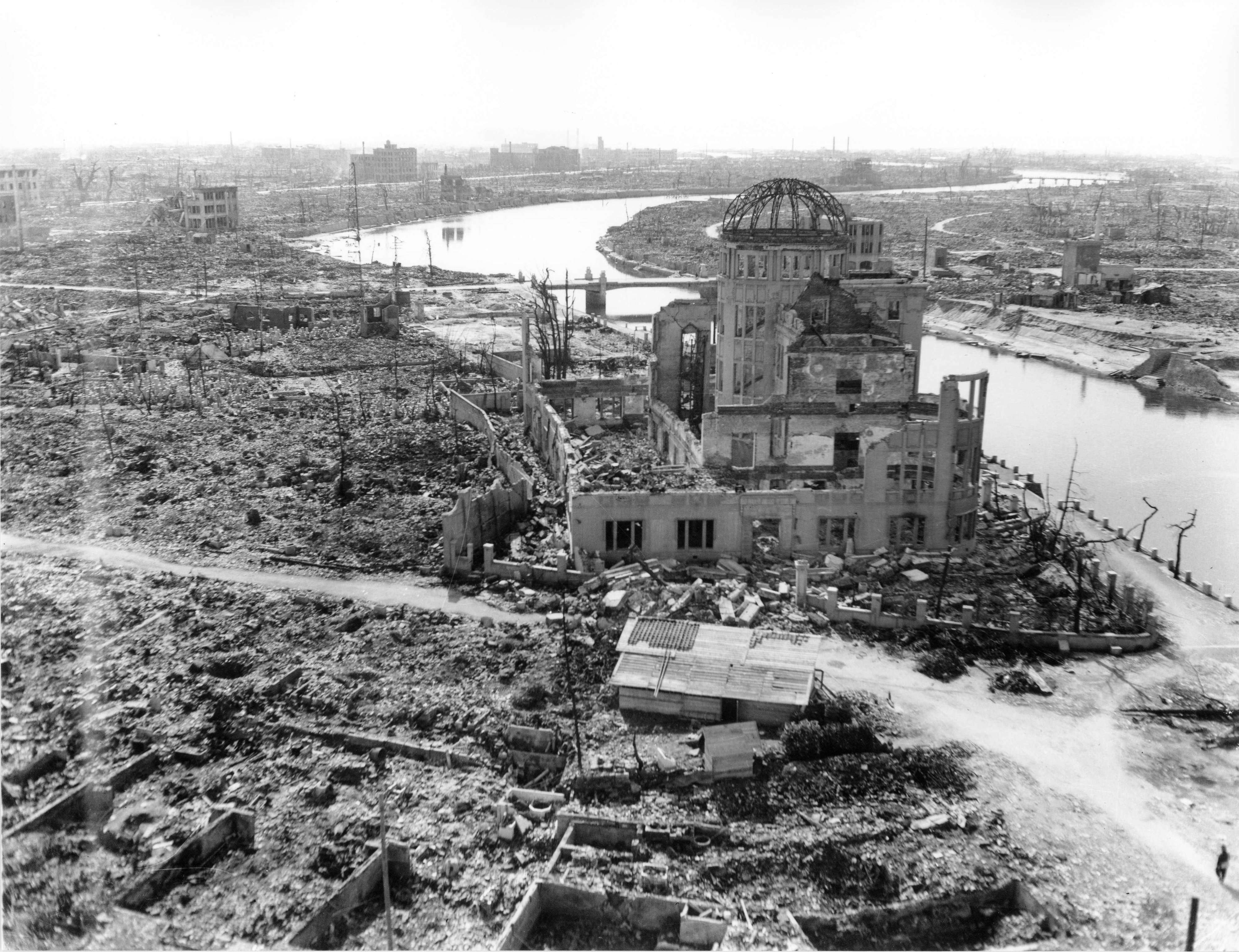 هيروشيما بعد القصف النووي عام 1945