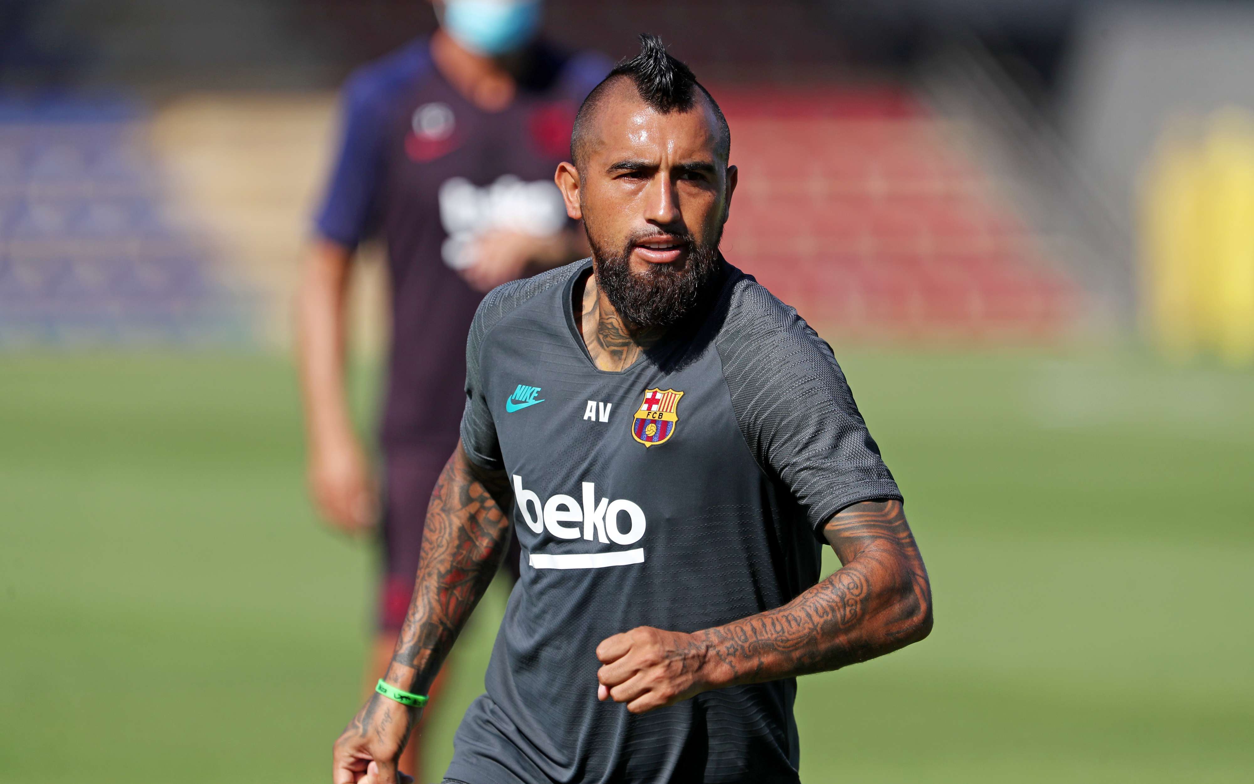 فيدال يحذر بايرن بأنه يواجه 'برشلونة'، أفضل فريق في العالم