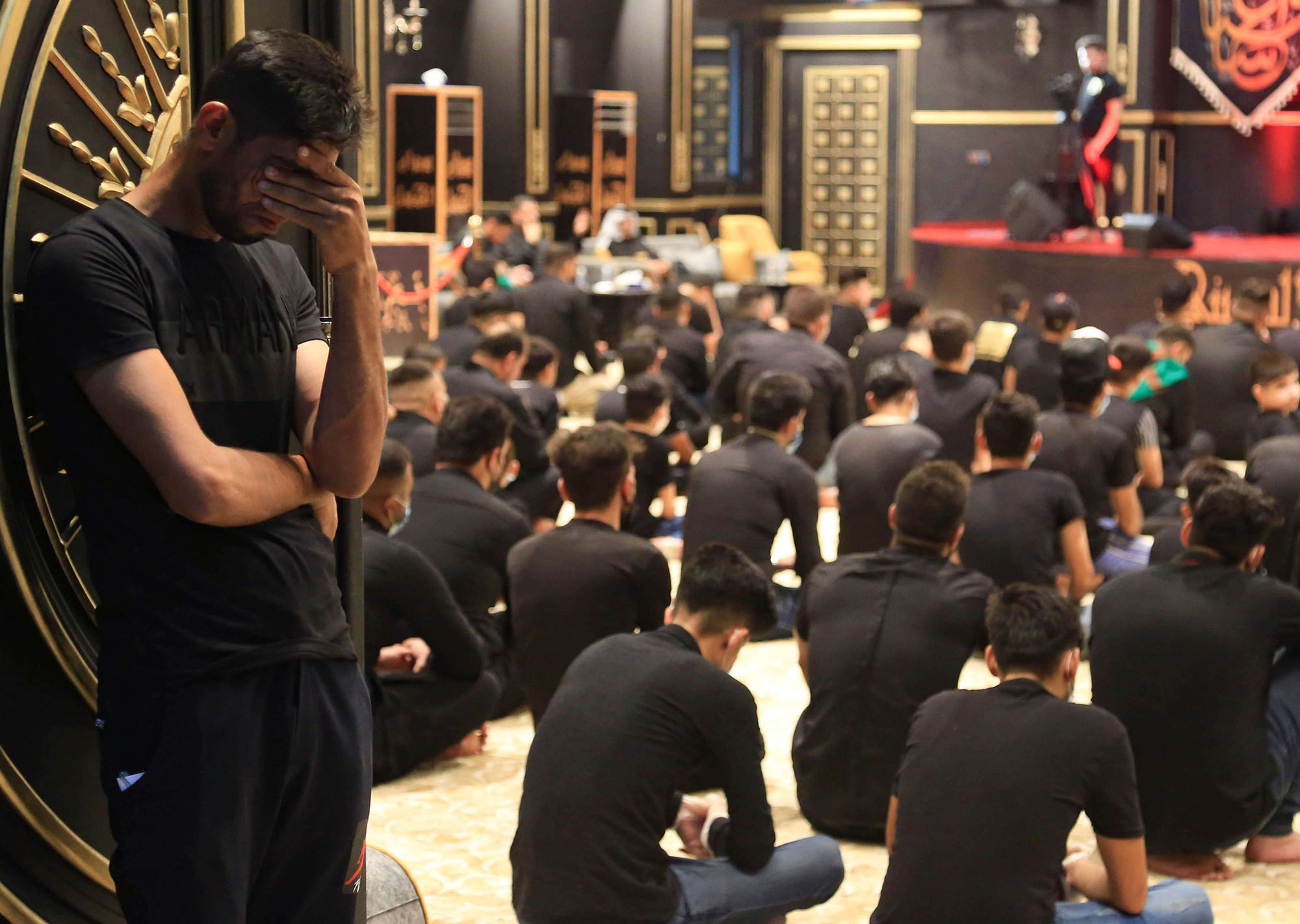 "الحسين ثورة"
