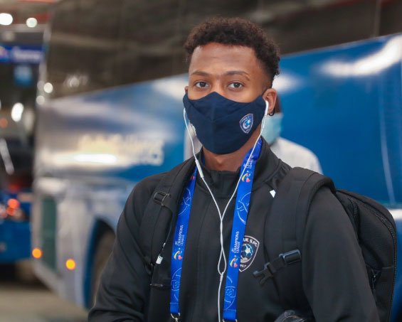 ناصر الدوسري اللاعب التاسع عشر في بعثة الهلال يصاب بفيروس كورونا 