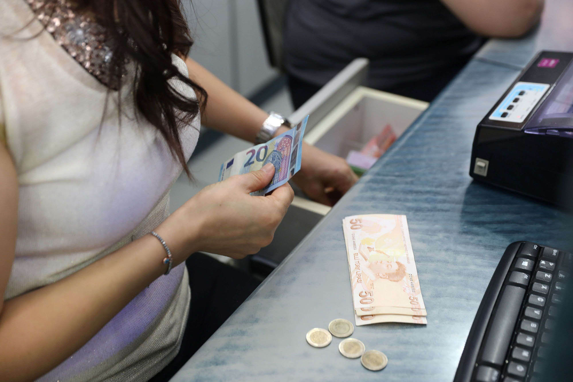 بازفيد نيوز: الشبكات التي تمر عبرها الأموال القذرة أصبحت شريانا حيويا للاقتصاد العالمي