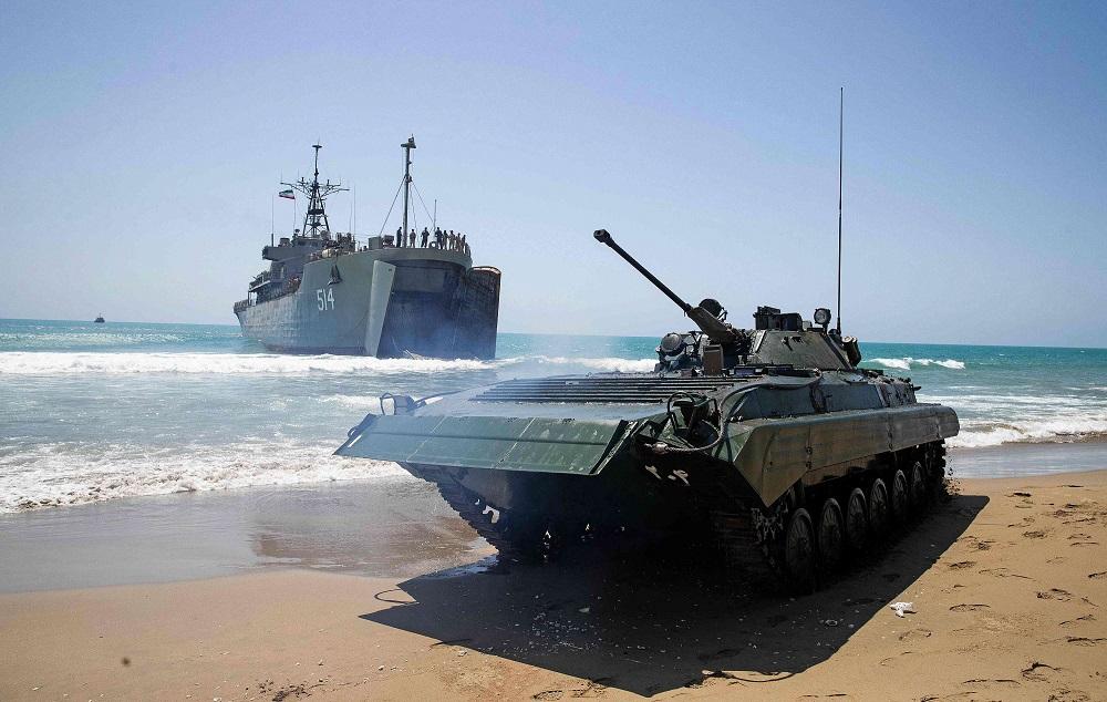 ايران اقامت مناورات عسكرية في مضيق هرمز في رسالة خطيرة لدول الخليج