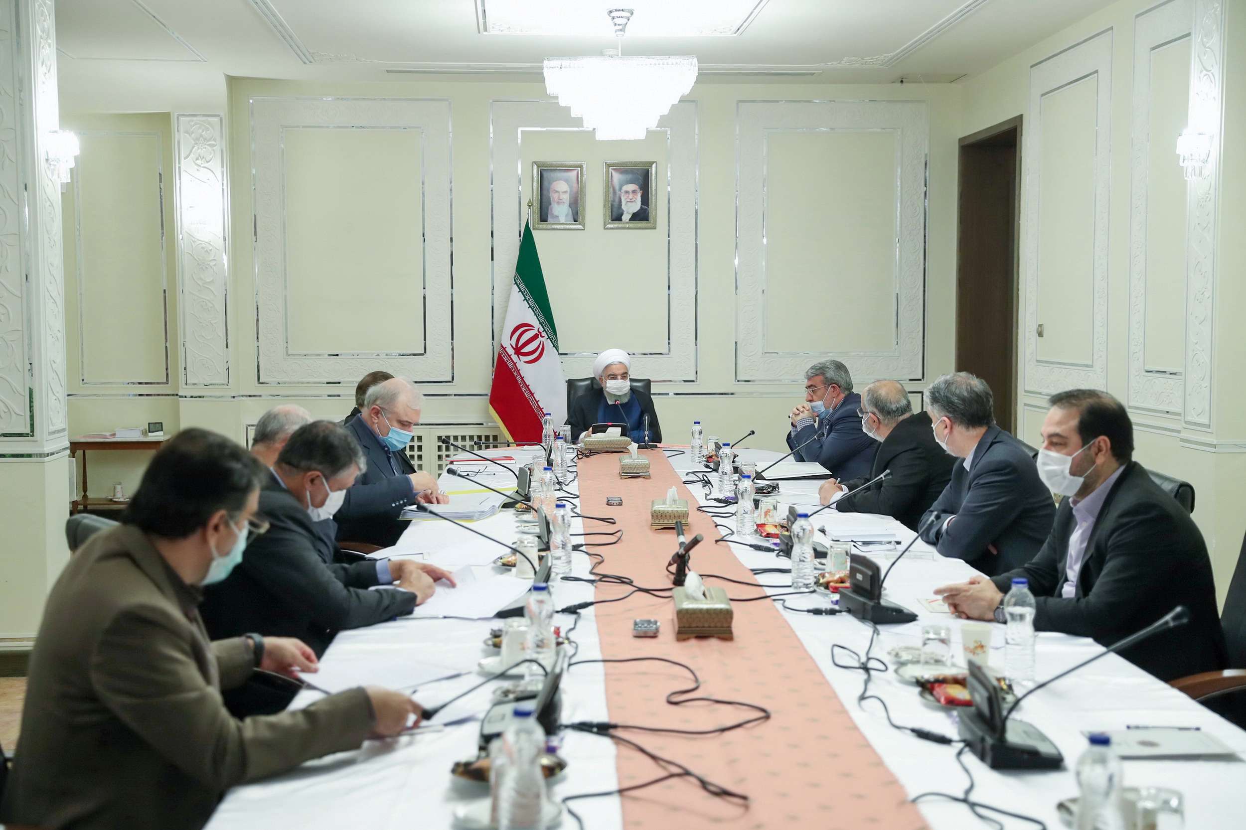 سياسة الهروب إلى الأمام تضع الاقتصاد الايراني على حافة الانهيار