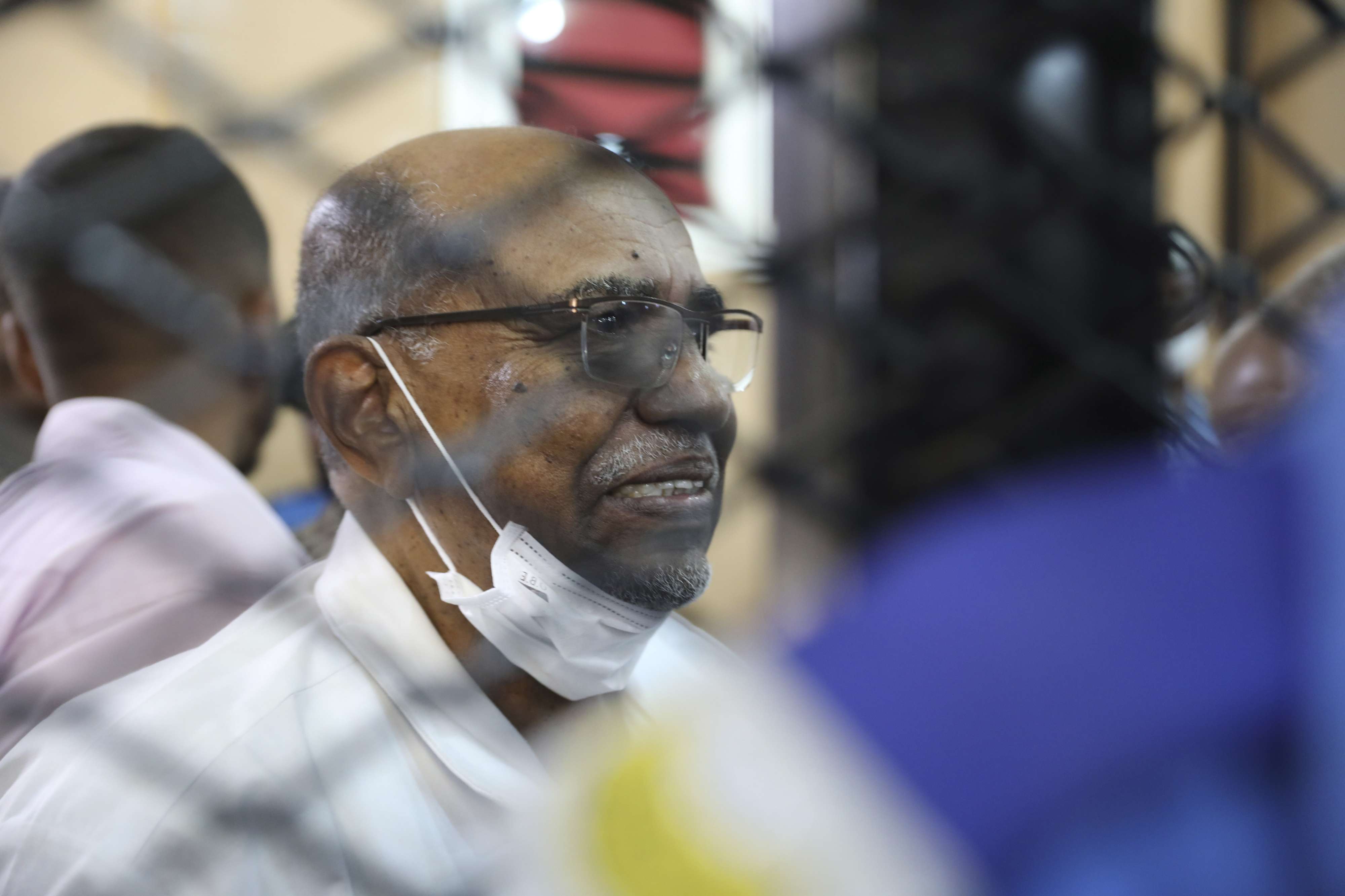 البشير موقوف بالسودان بتهمة استخدام أموال أجنبية بشكل غير قانوني