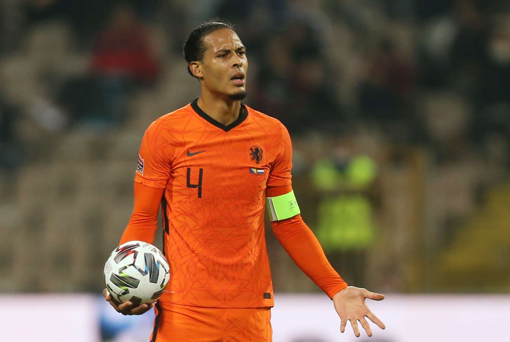 المنتخب البرتقالي   لنسيان الخيبة امام البوسني
