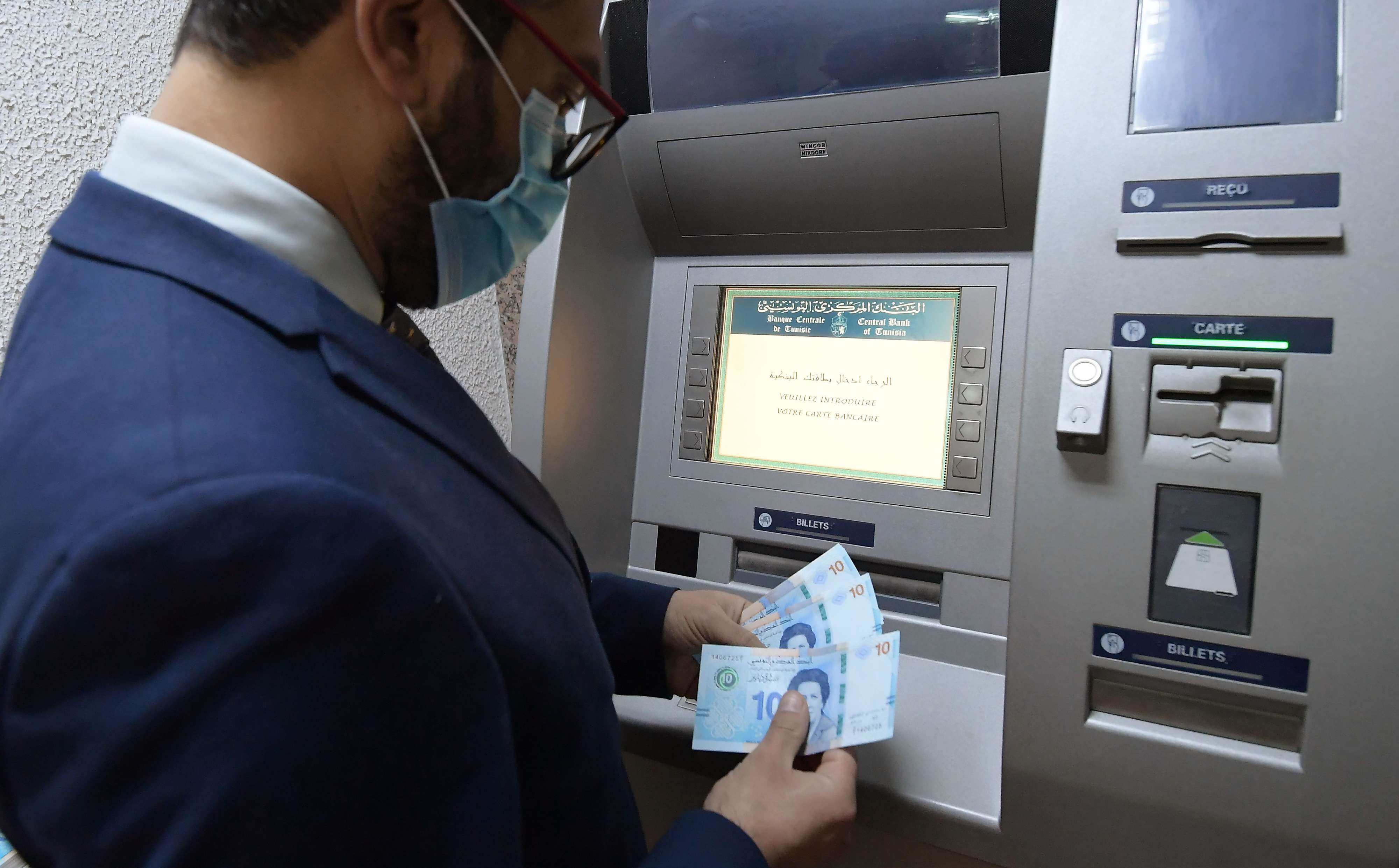 كورنا يفاقم معاناة التونسيين من الأزمة الاقتصادية