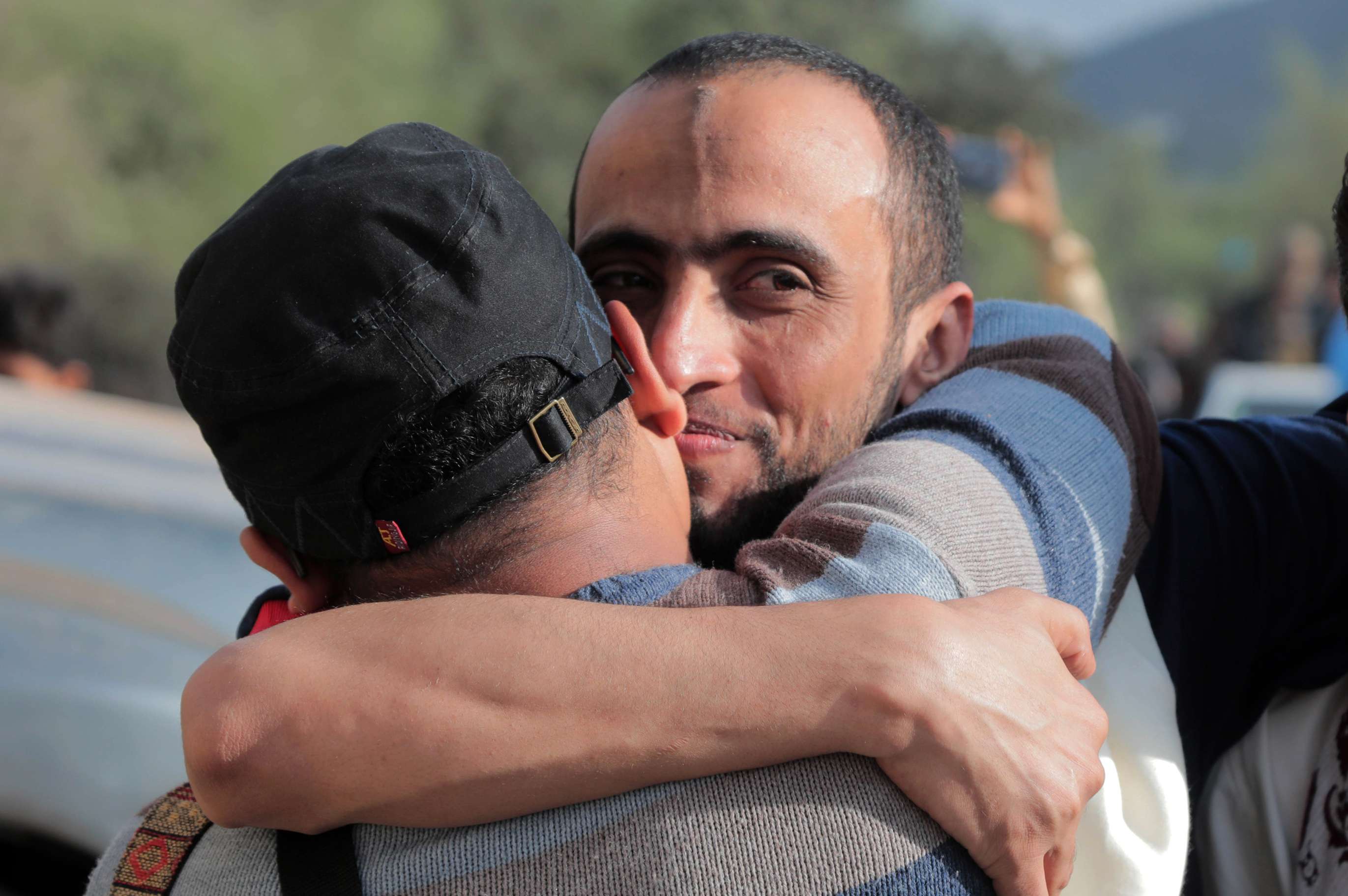 عملية سابقة لتبادل أسرى بين الحكومة اليمنية والحوثيين في تعز