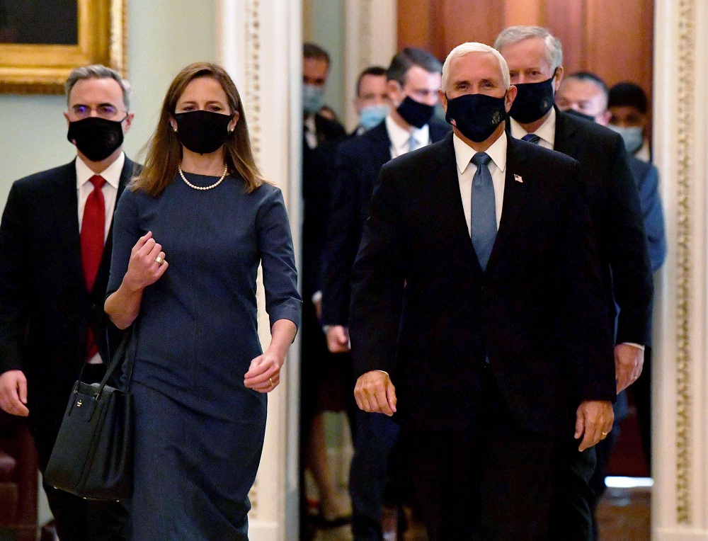 الفحوصات اثبتت عدم اصابة مايك بنس وزوجته بفيروس كورونا