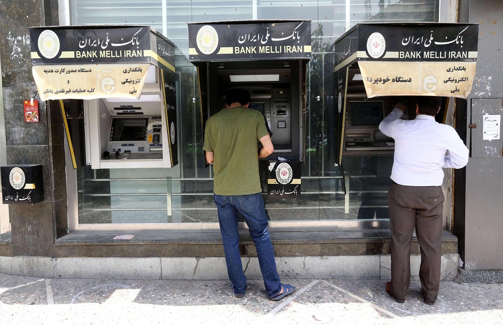 العقوبات الأميركية تزيد  عزلة إيران عن النظام المالي العالمي
