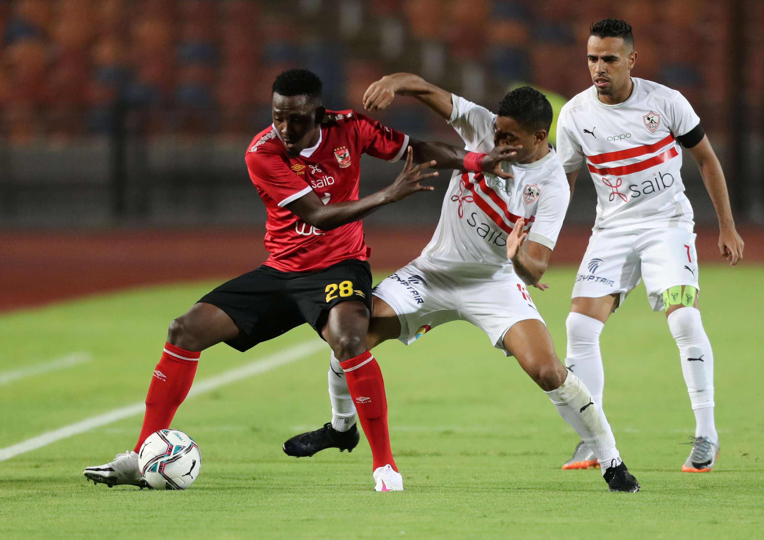 التعصب بين جماهير الفريقين خصوصا على مواقع التواصل