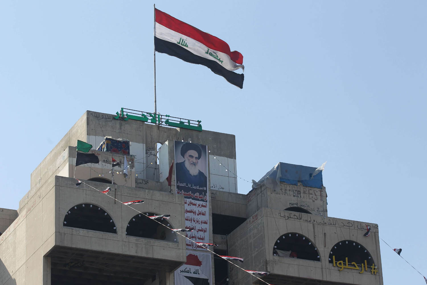 صورة المرجع علي السيستاني اعلى مبنى المتحف المقترح