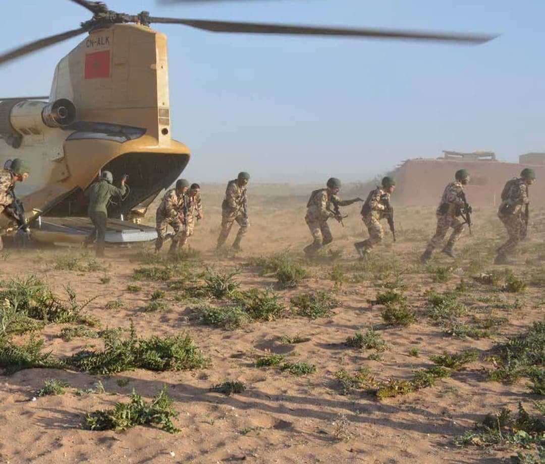 الجيش المغربي يجري سنويا مناورات عسكرية في جنوب المملكة ضمن تحسين اداء قواته