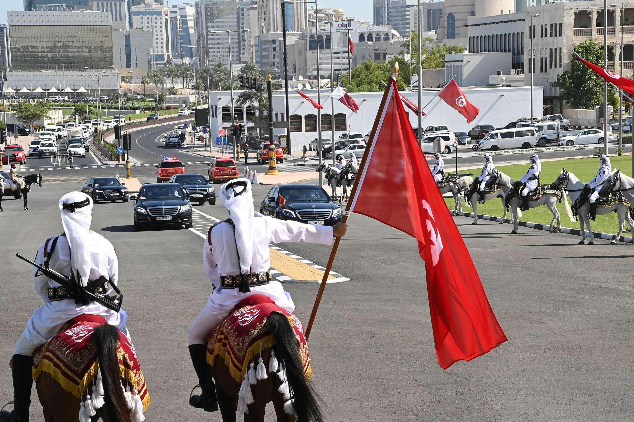 علاقة قطر بمكونات سياسية تونسية دائما ما تثير التوجس لدى التونسيين