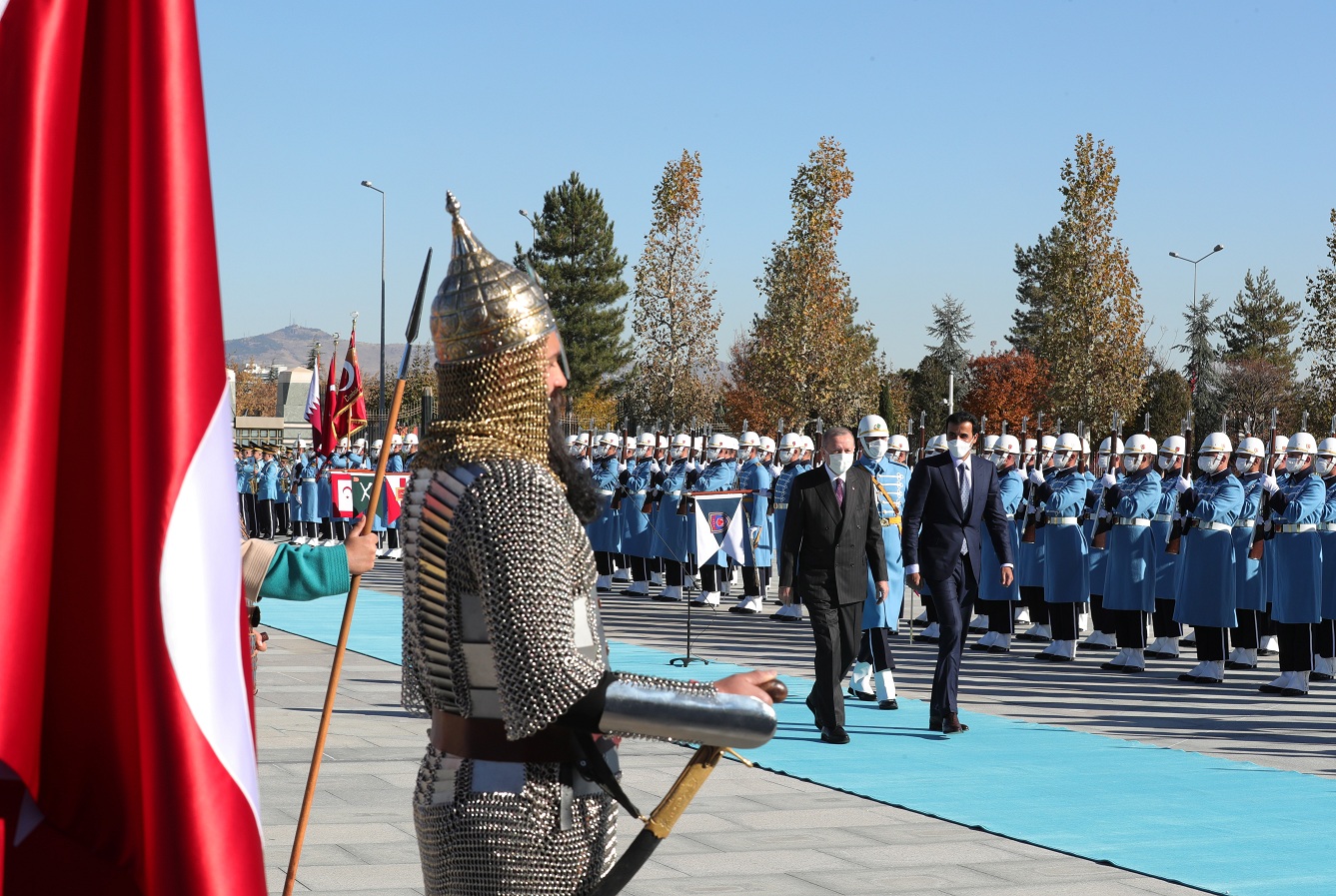 أردوغان يحتفي بأمير قطر أملا في ضخ قطر المزيد من الاستثمارات في السوق التركية عالية المخاطر التي هجرها معظم المستثمرين الأجانب