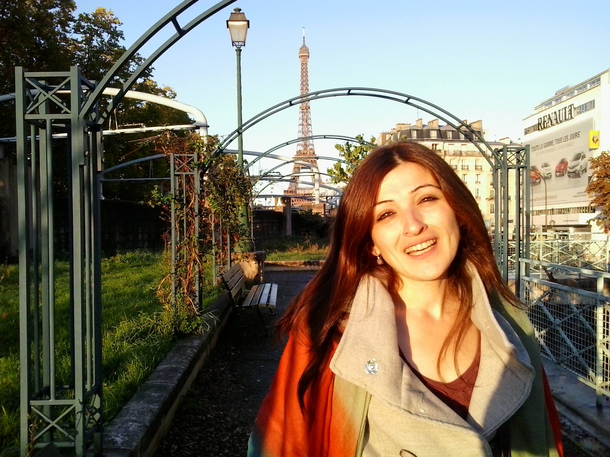 الكاتبة مايا أبو الحيات (الصورة من حسابها الشخصي على فيسبوك)