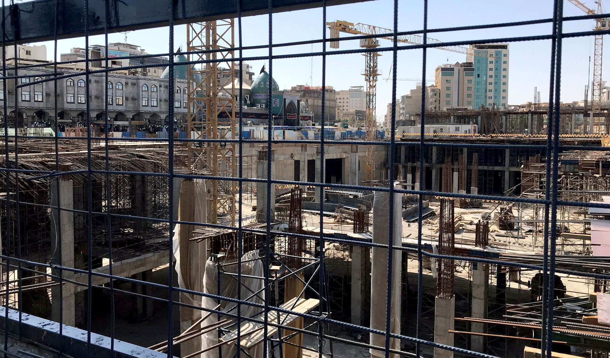 شركات إيرانية تشرف على توسيع صحن العقيلة المجاور لمرقد الإمام الحسين بالعراق
