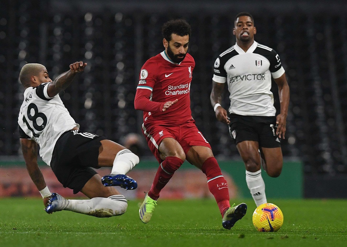 محمد صلاح يلعب في مباراة فريقه مع فولهام
