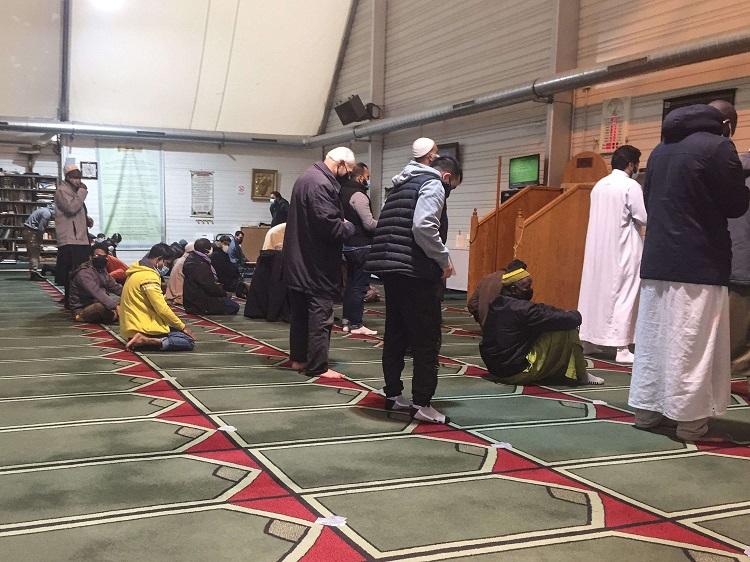 ماكرون طالب الائمة بضرورة احترام قيم الجمهورية والعلمانية