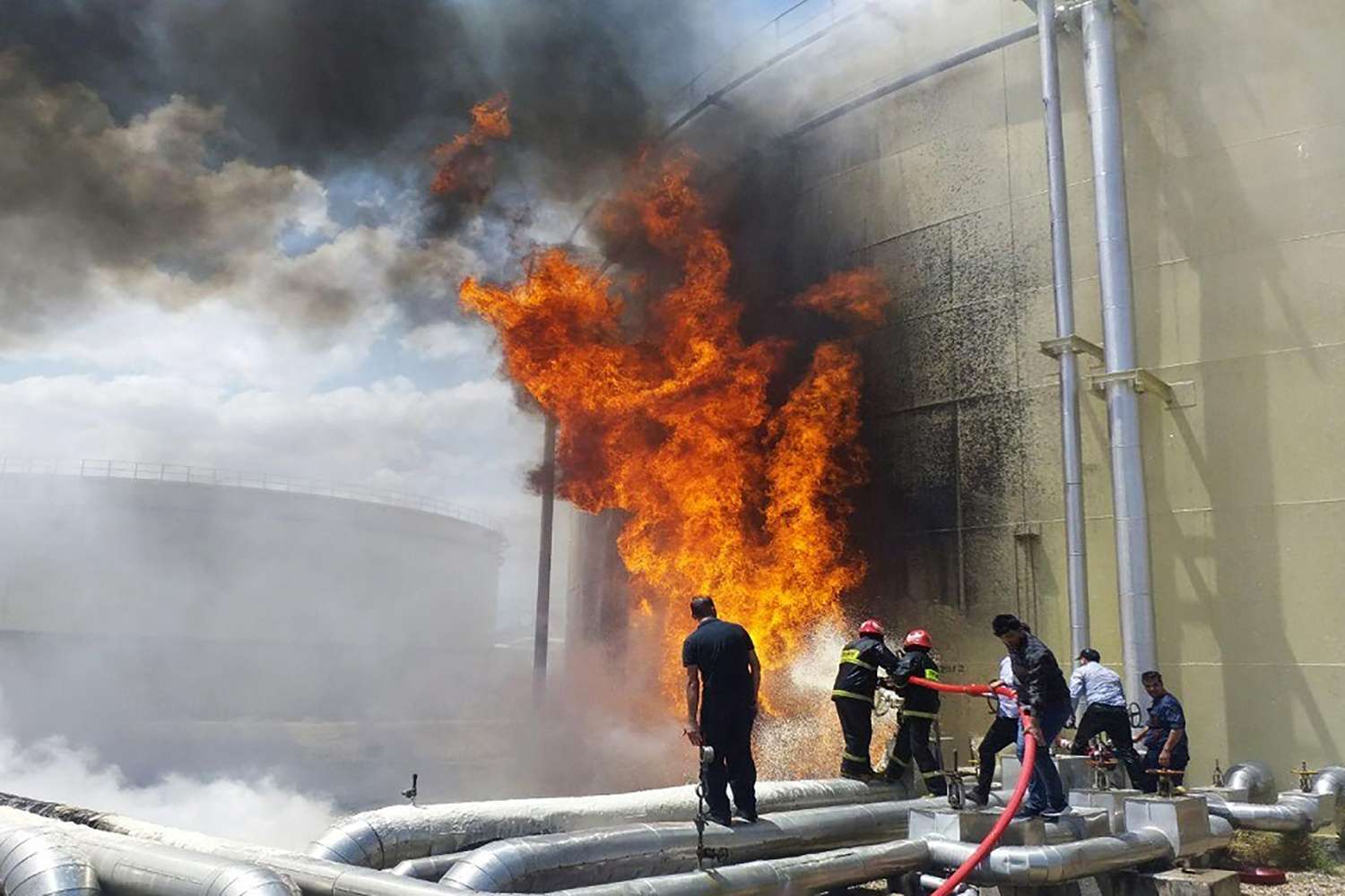 لا تفسيرات رسمية مقنعة لعدة حرائق وانفجارات سابقة في منشآت حيوية إيرانية