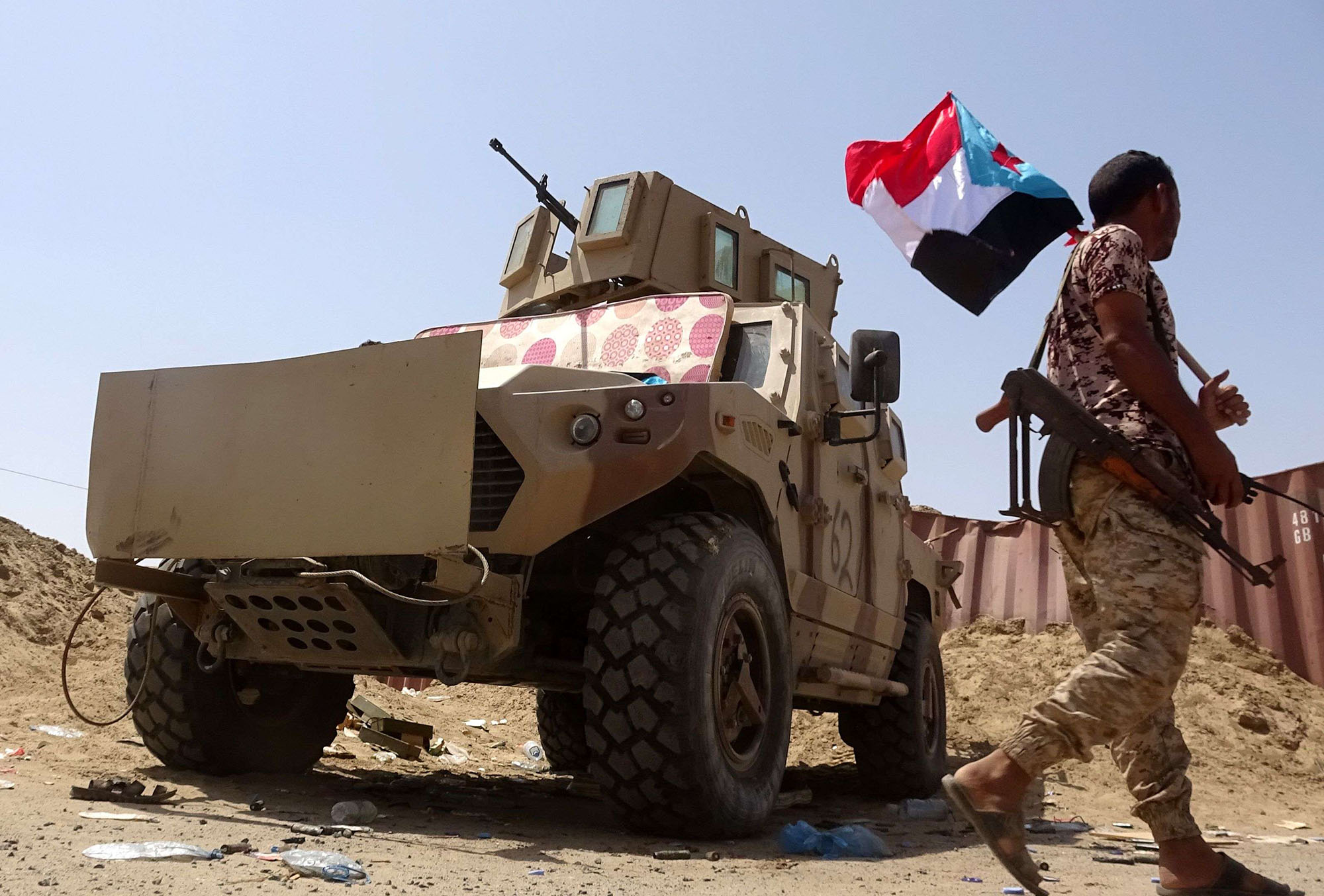 التحالف يشرف على فصل القوات في أبين