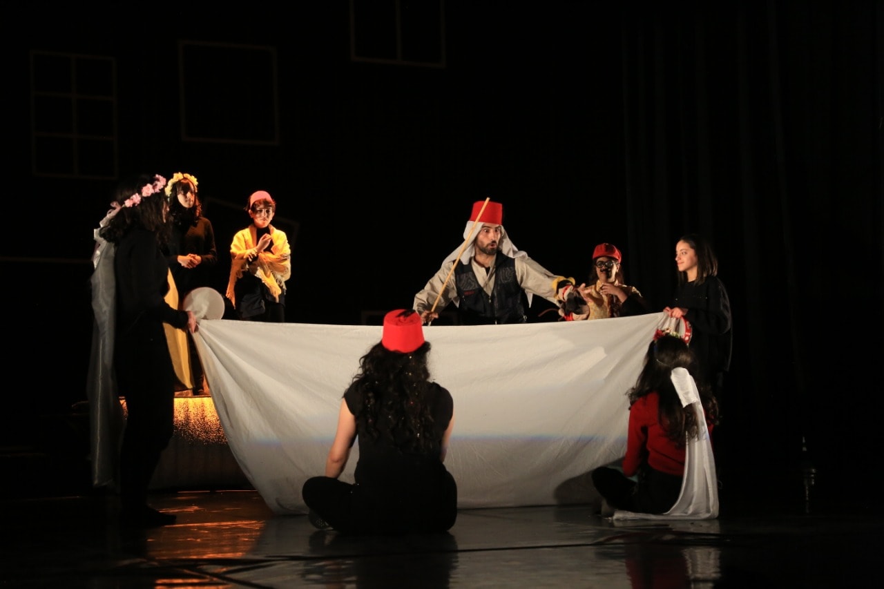 عرض 'حلم ليلة حظر'