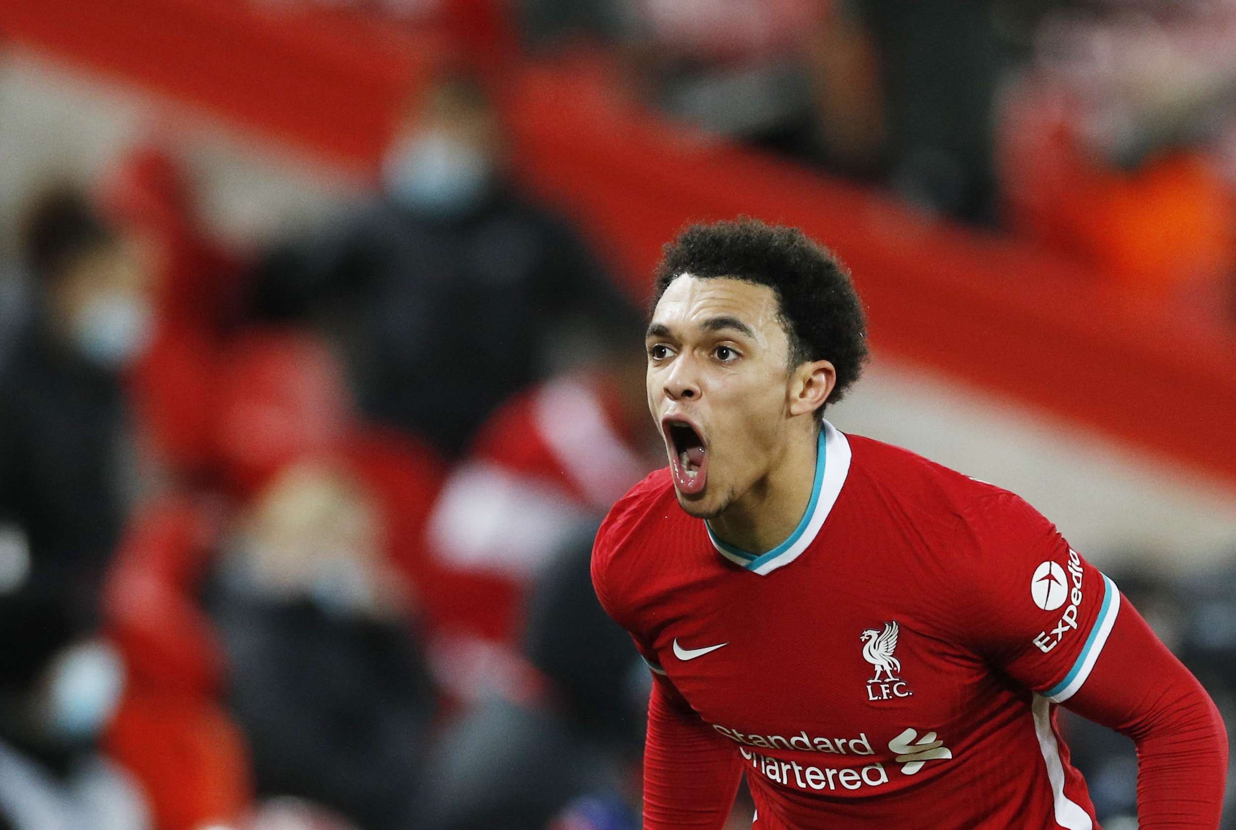 ليفربول على بعد أربع نقاط فقط من الصدارة