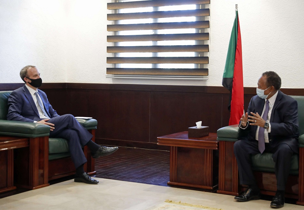 وزير الخارجية البريطاني دومينيك راب يجري مباحثات مع رئيس الحكومة الانتقالية عبدالله حمدوك