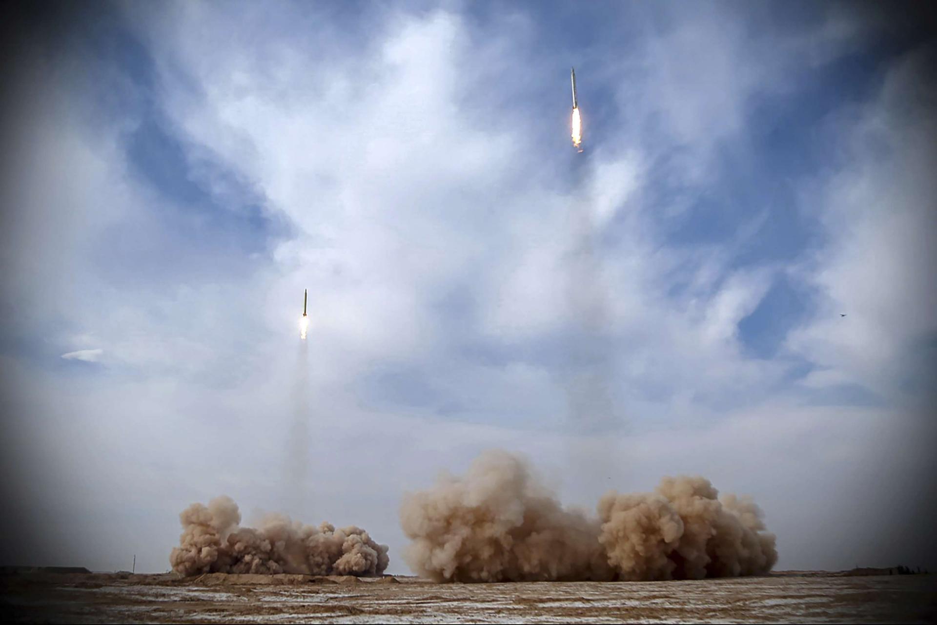 الحوثيون صعدوا هجماتهم الصاروخية بعد قرار ادارة بايدن الغاء تصنيفهم كجماعة ارهابية