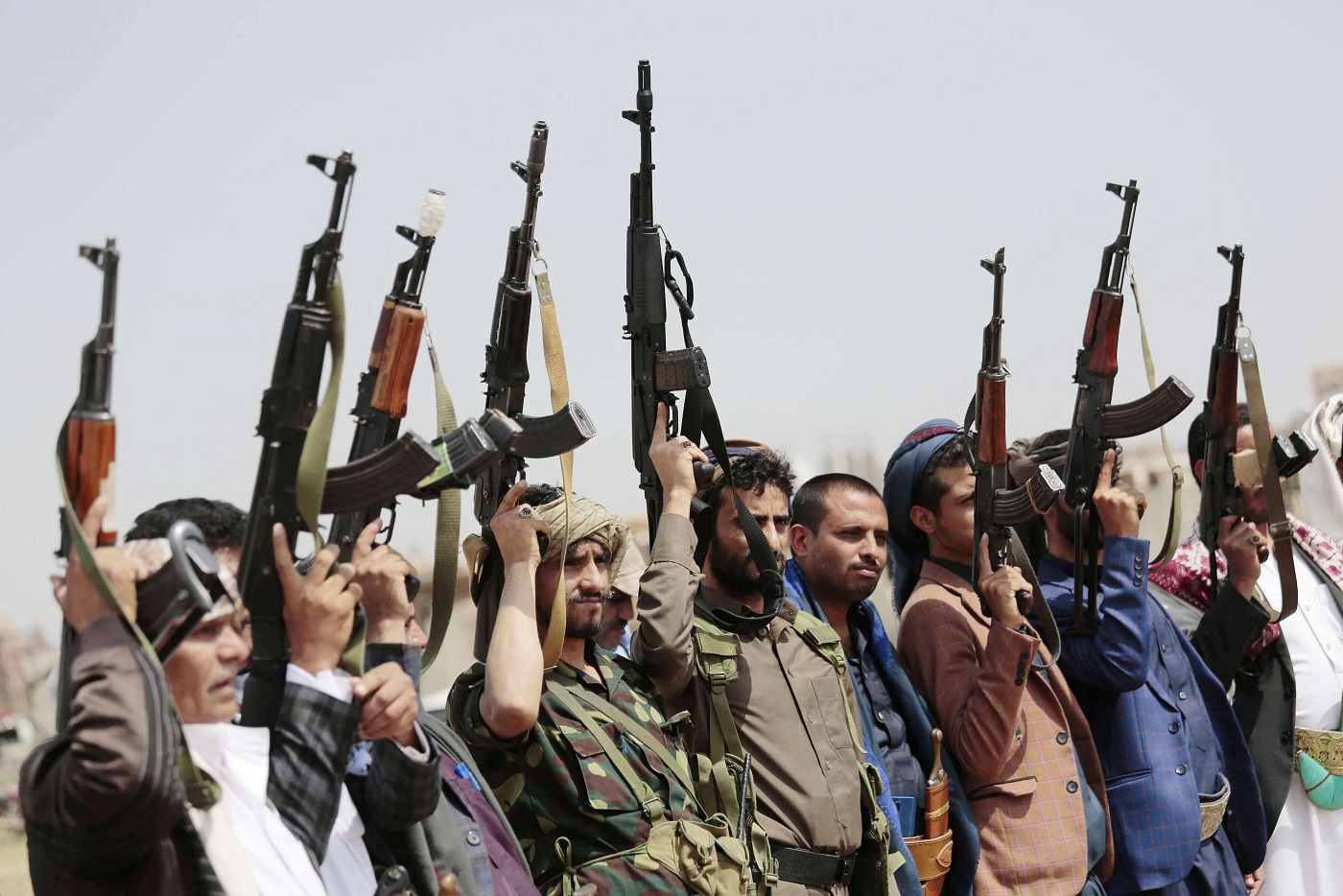 اعتداءات الحوثيين المستمرة ورفضهم وقف النار يعقد الجهود الدبلوماسية لإرساء السلام باليمن