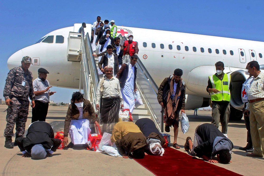 الحكومة اليمنية تكثف جهودها لتخليص بقية الأسرى من سجون الحوثيين