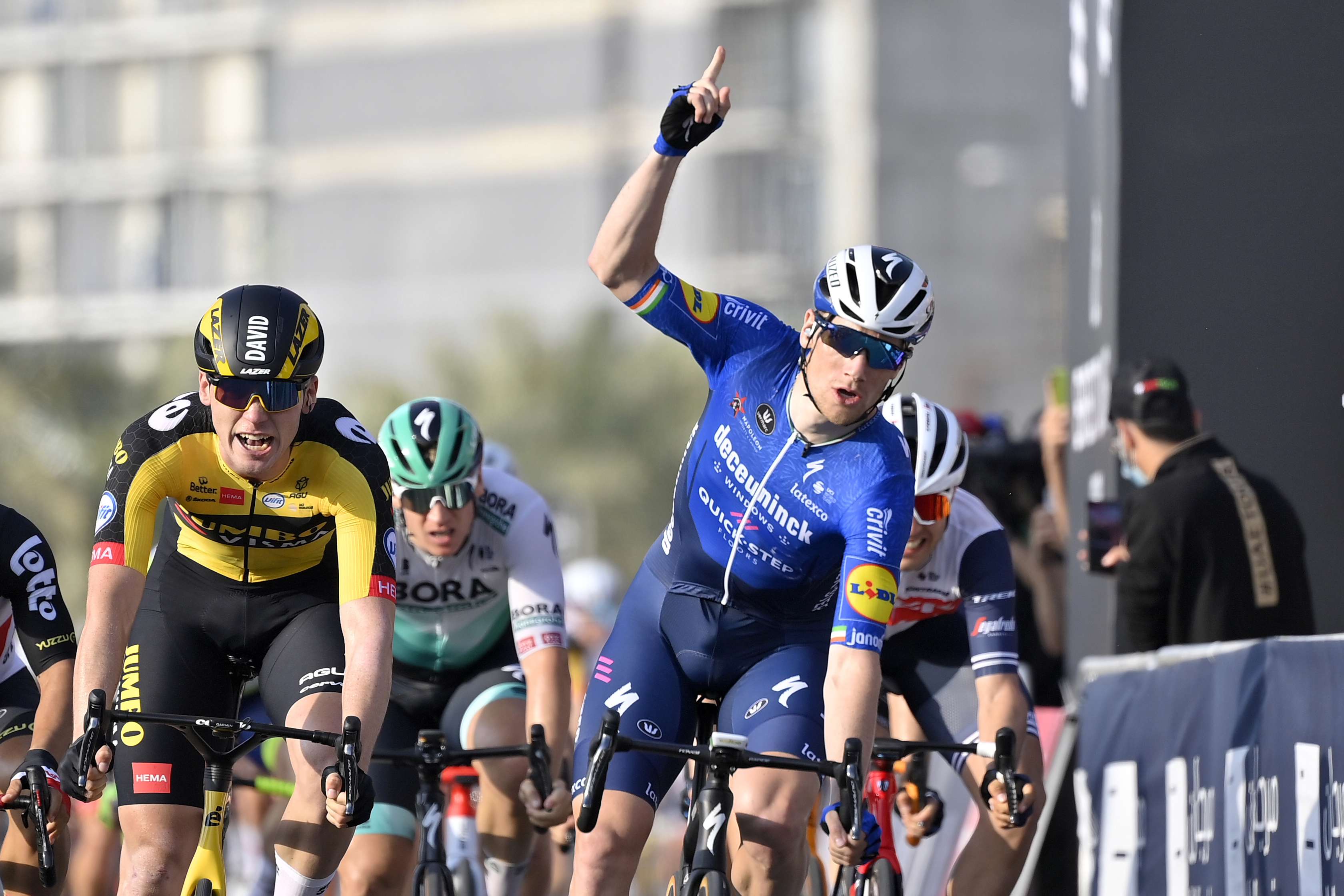 الايرلندي سام بينيت 