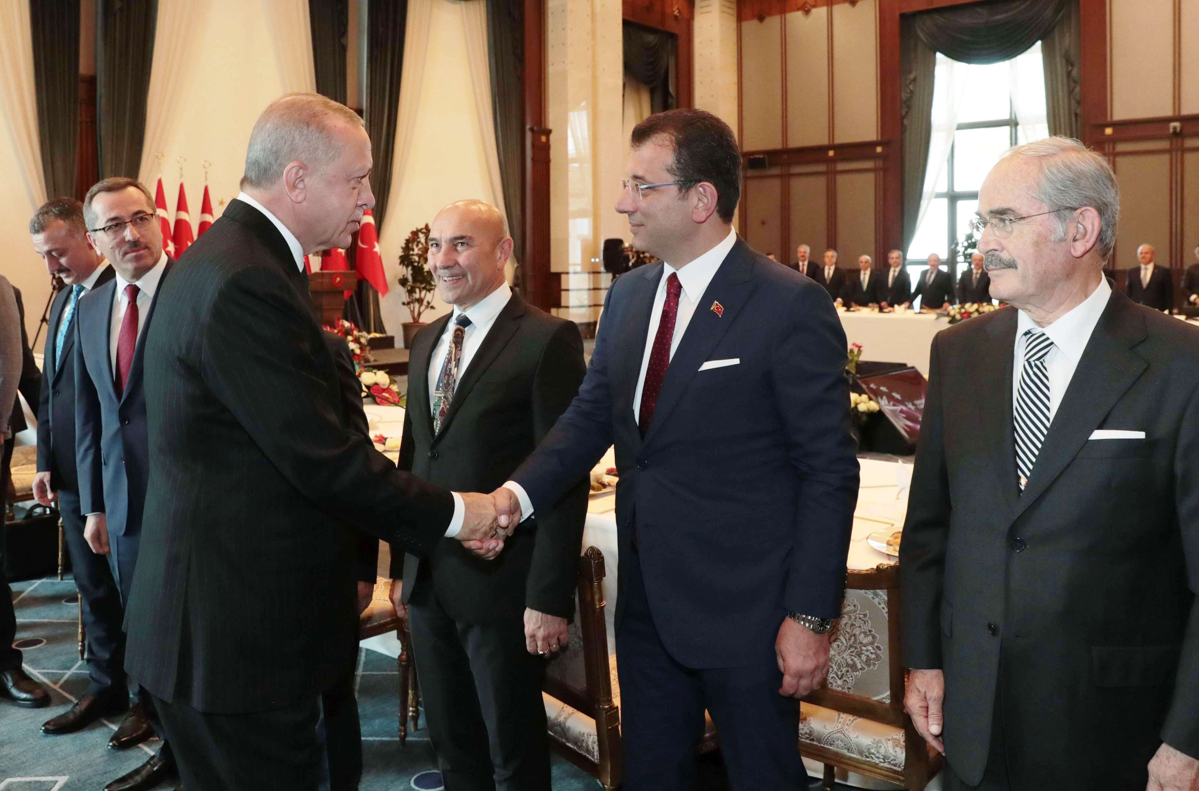 اردوغان يثير مسألة تجديد الدستور لشق صفوف المعارضة عبر إرغامها على اتخاذ موقف مخالف ثم اتهامها بمناوئة تركيا