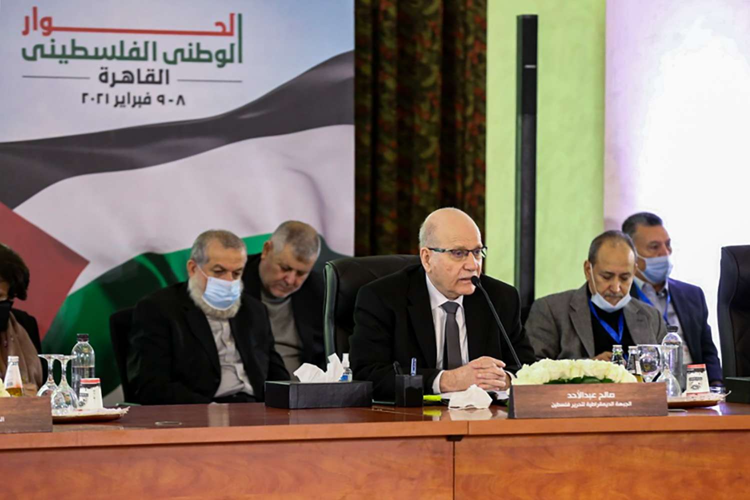 ممثلو الفصائل الفلسطينية يخترقون جدار الأزمة في حوار القاهرة