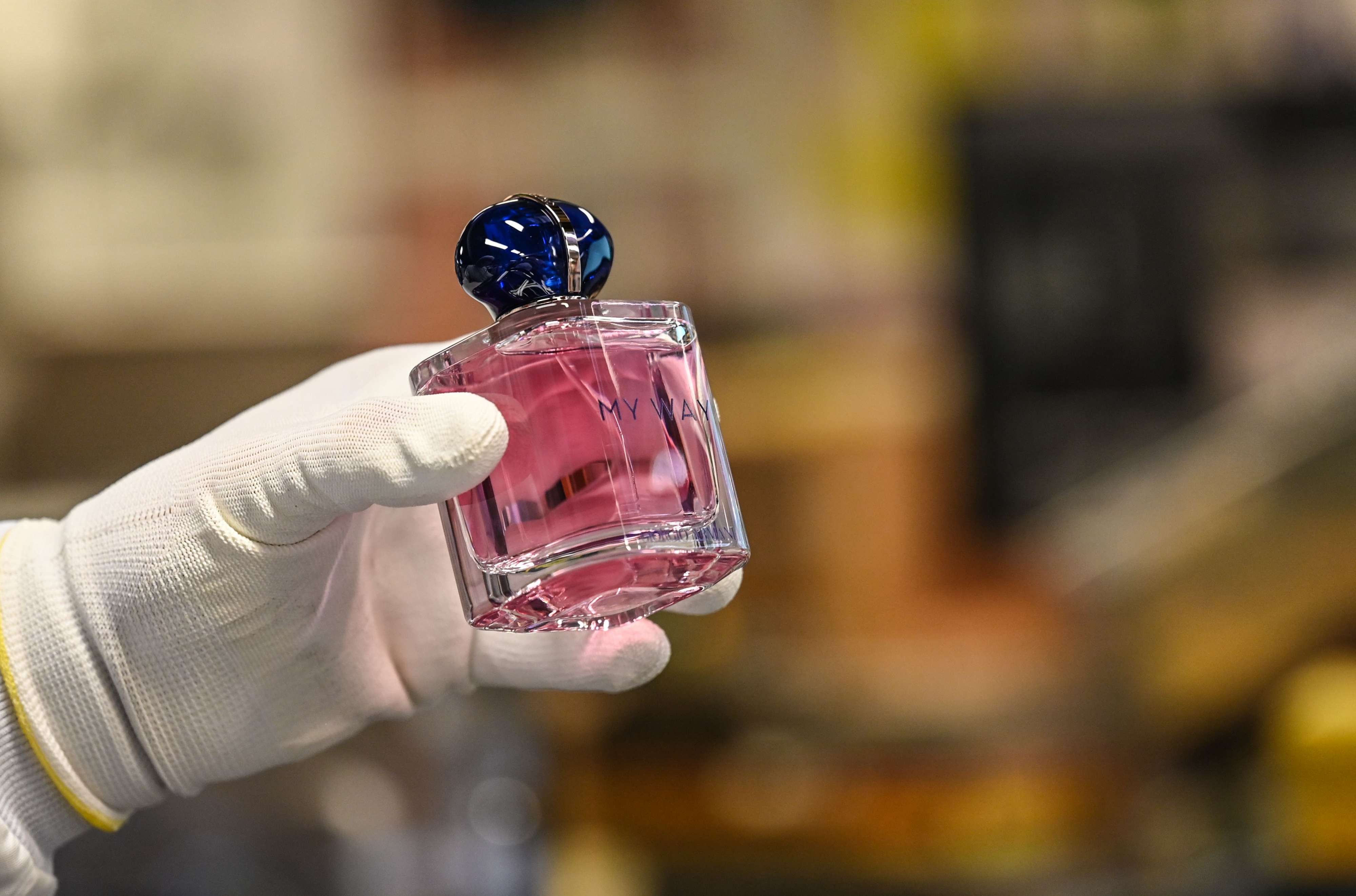 عطر من شركة لوريال الفرنسية