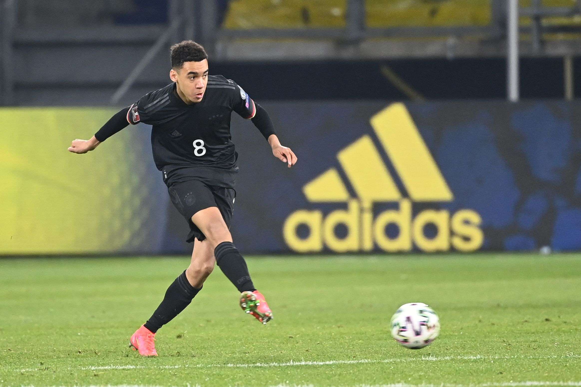 المنتخب الألماني يخطو أولى خطواته لنزع وصمة خسارته التاريخية أمام الاسباني بدكّ شباك الأيسلندي بثلاثية نظيفة