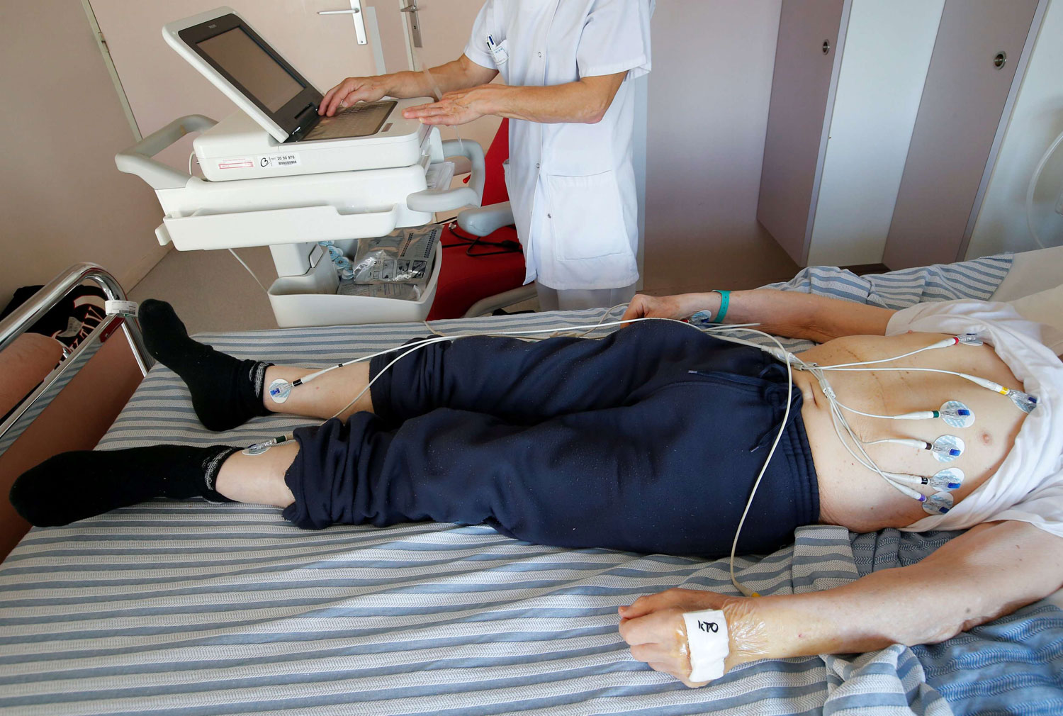 لتحقيق نفس نتائج أجهزة قياس كهربائية القلب