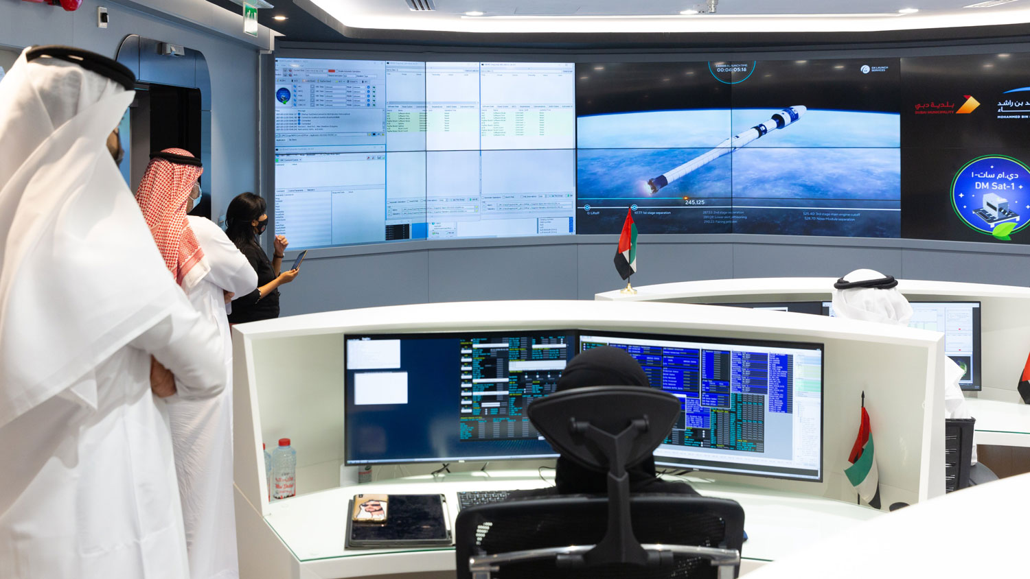 'دي إم سات-1'