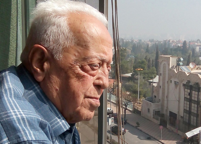 يبحث نصه عن قيم الحرية والعدالة