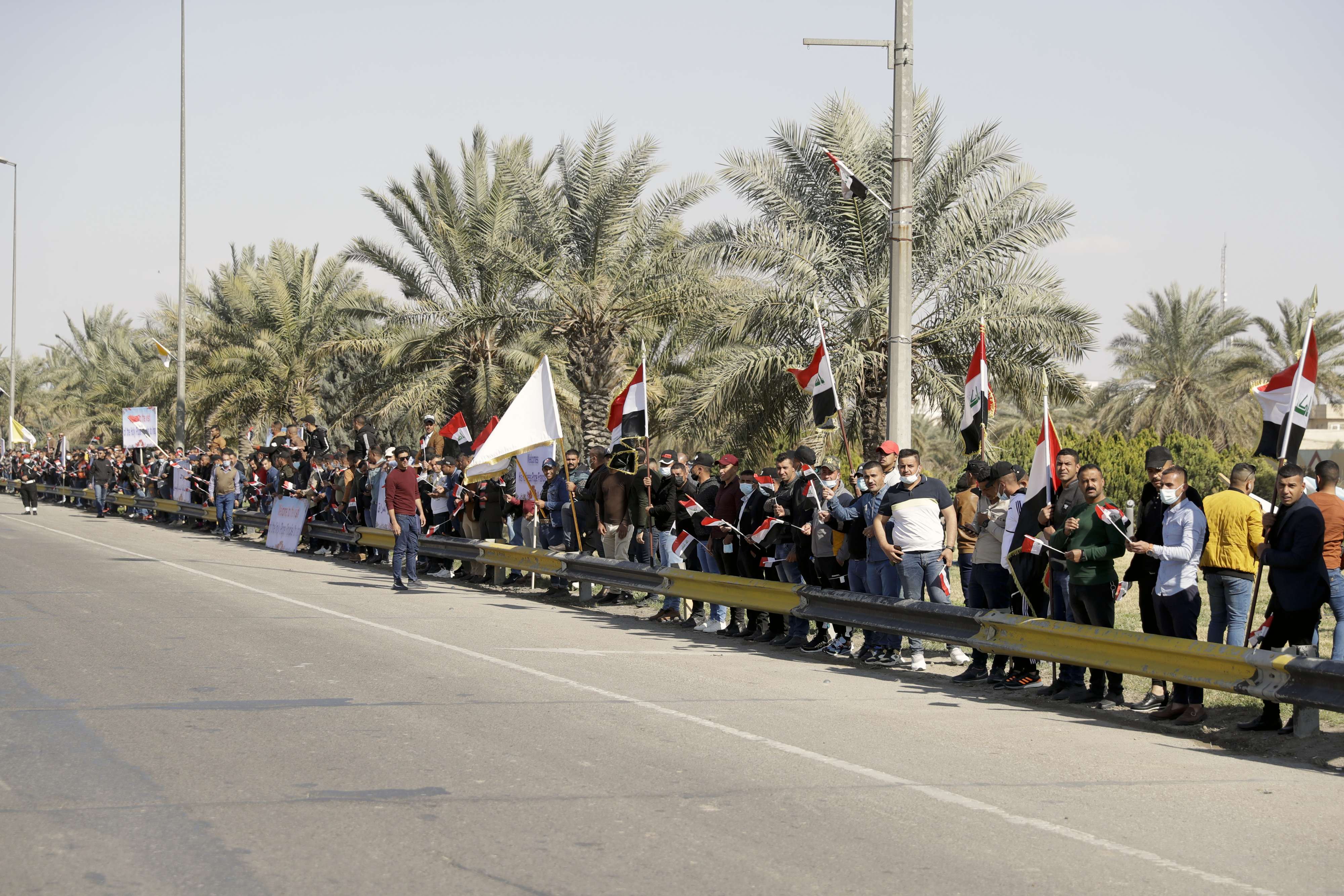 العراقيون يستقبلون البابا فرنسيس